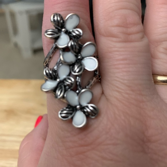 Rings (all with a stretch band) fits sizes 7.5-10 - Picture 5 of 15